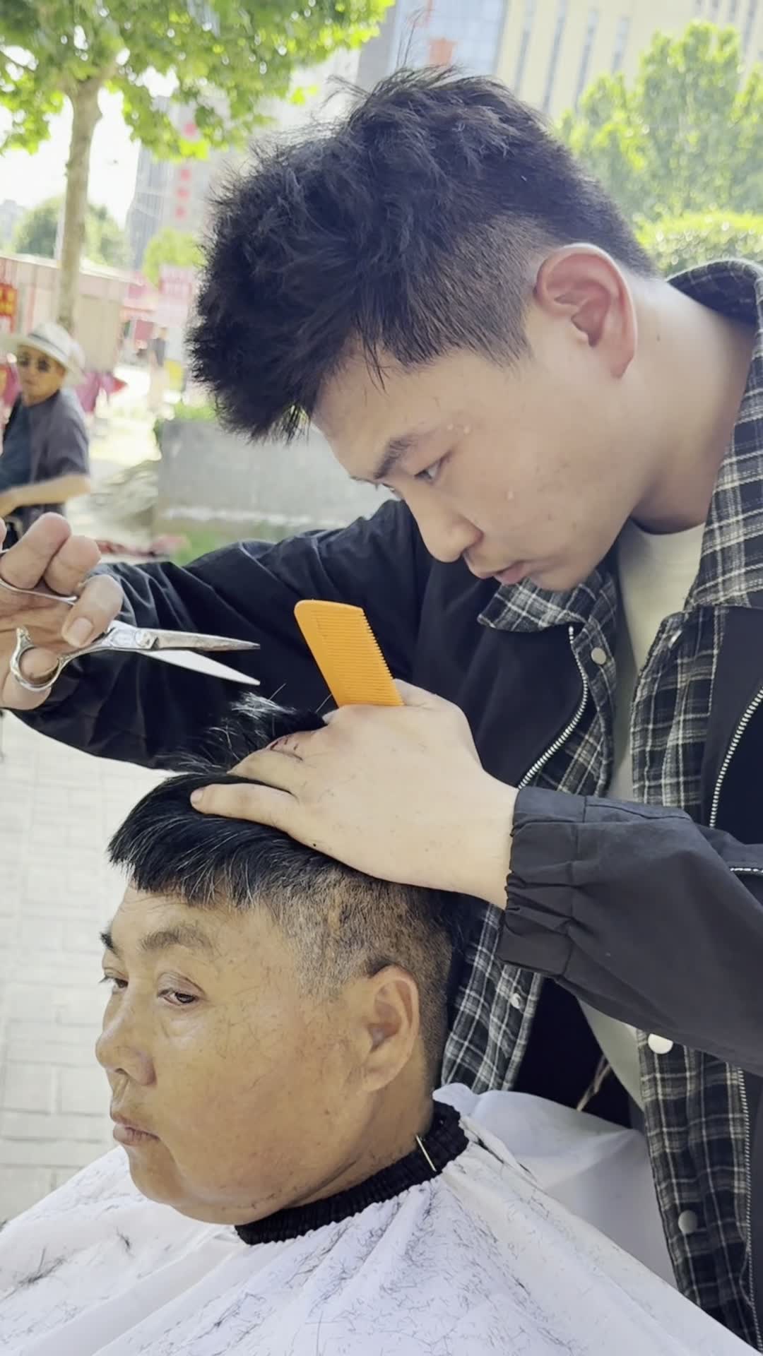 富康美发学校真人剪发训练