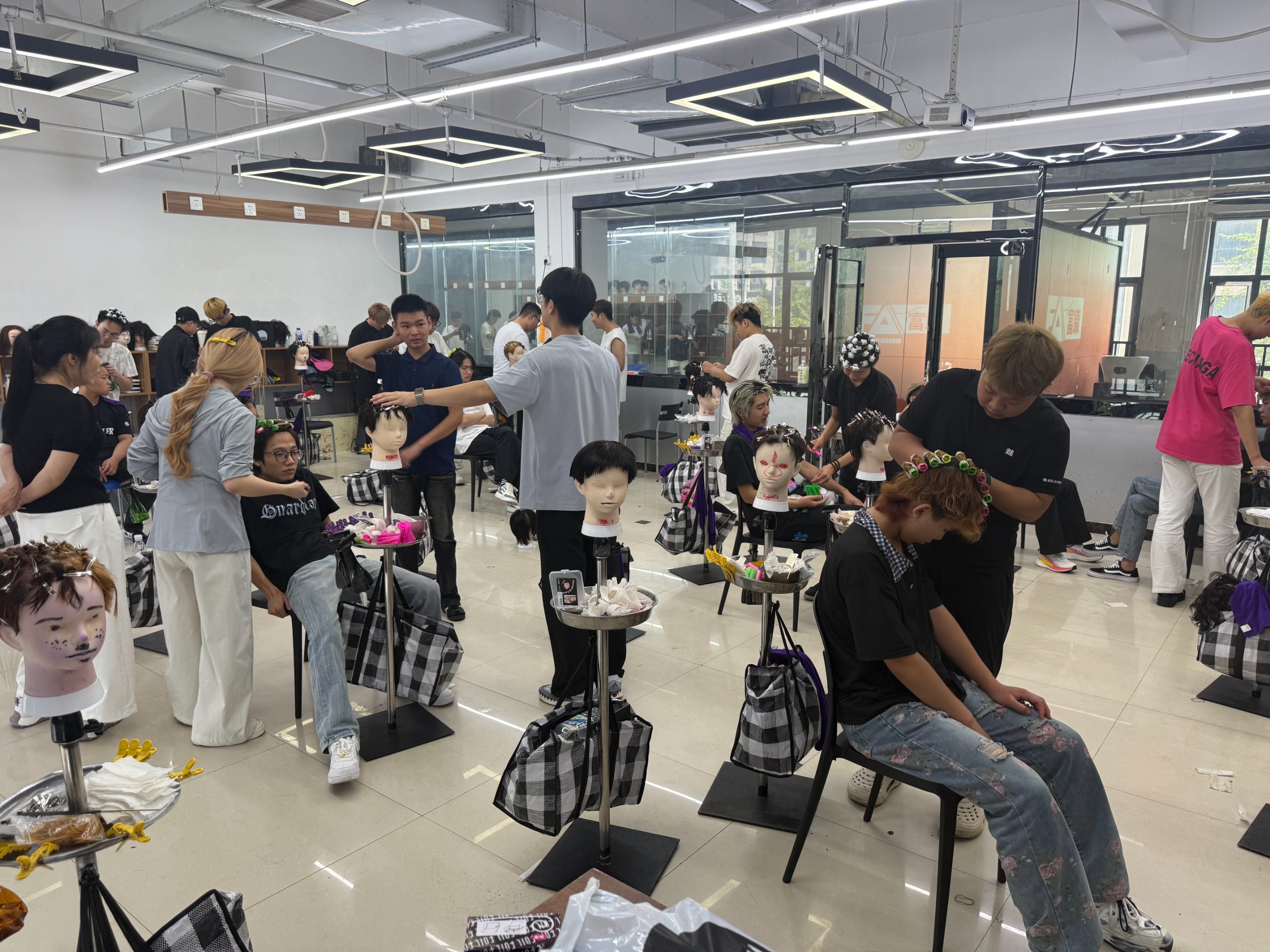 郑州富康美发学校：专注美发技能教育，培养专业发型师人才
