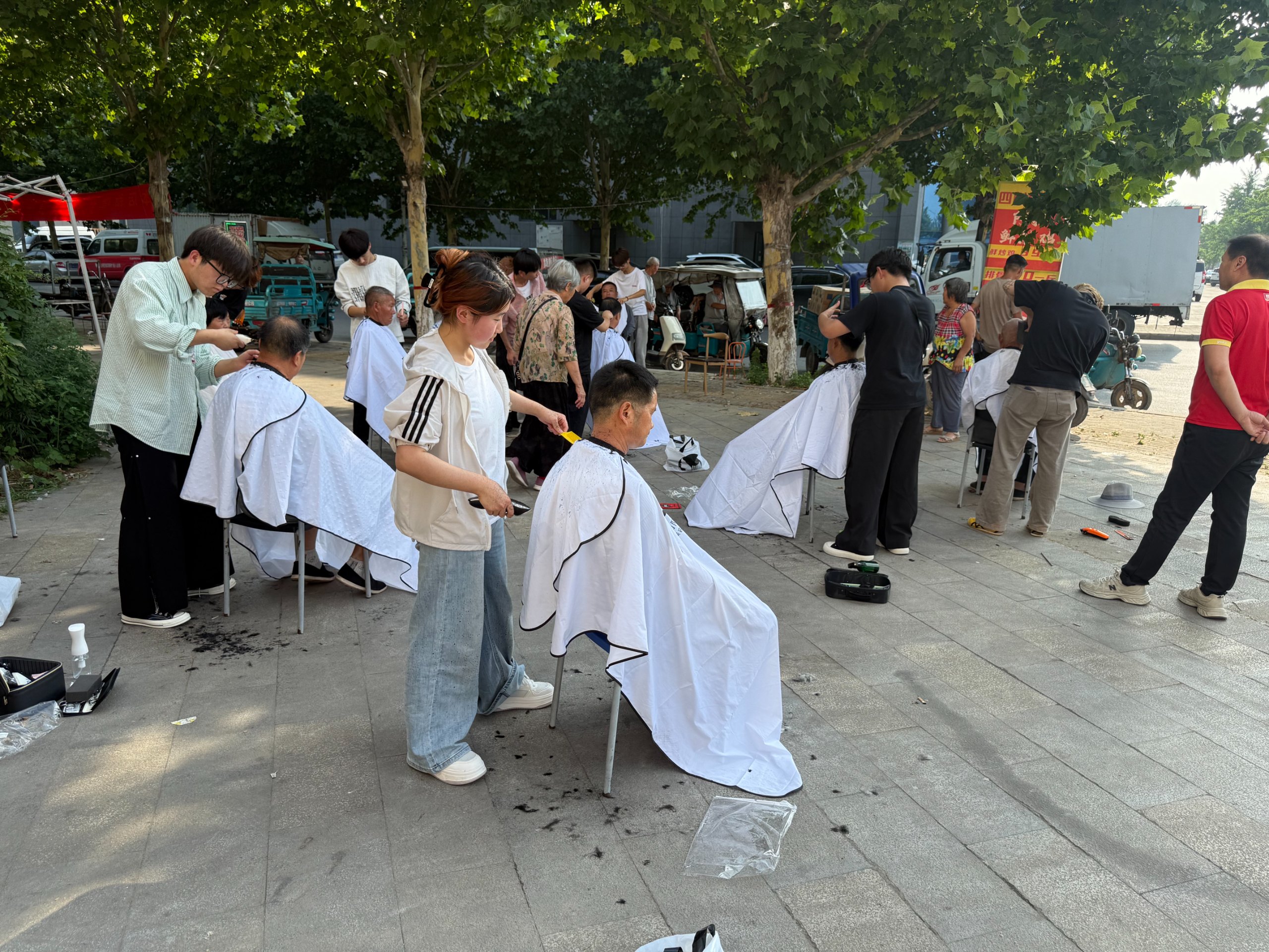 零基础学美发，为什么很多人练了很久，还是不敢剪真人？