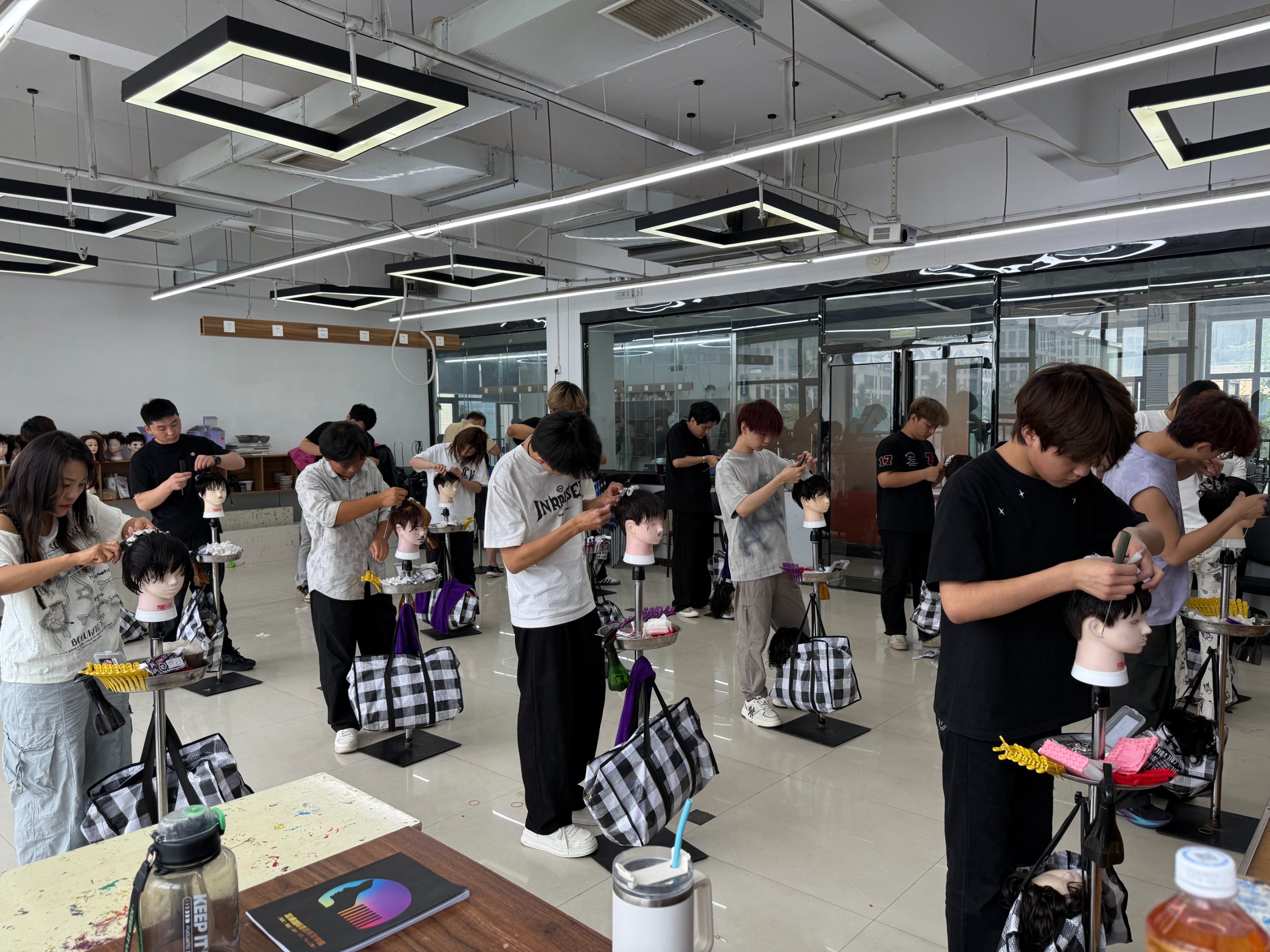 郑州学美发哪个学校好？选择美发培训学校应该看什么