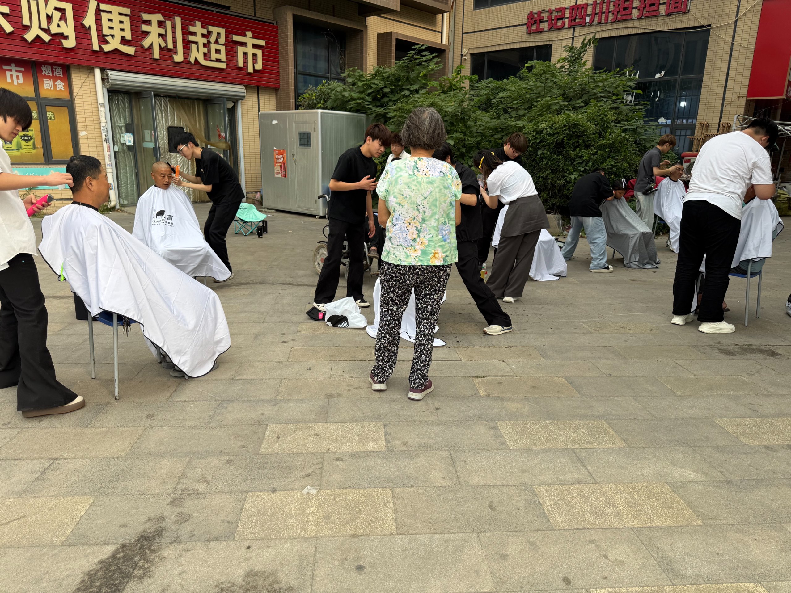 学美发去美发店好还是去学校好?两种学习方式真实对比