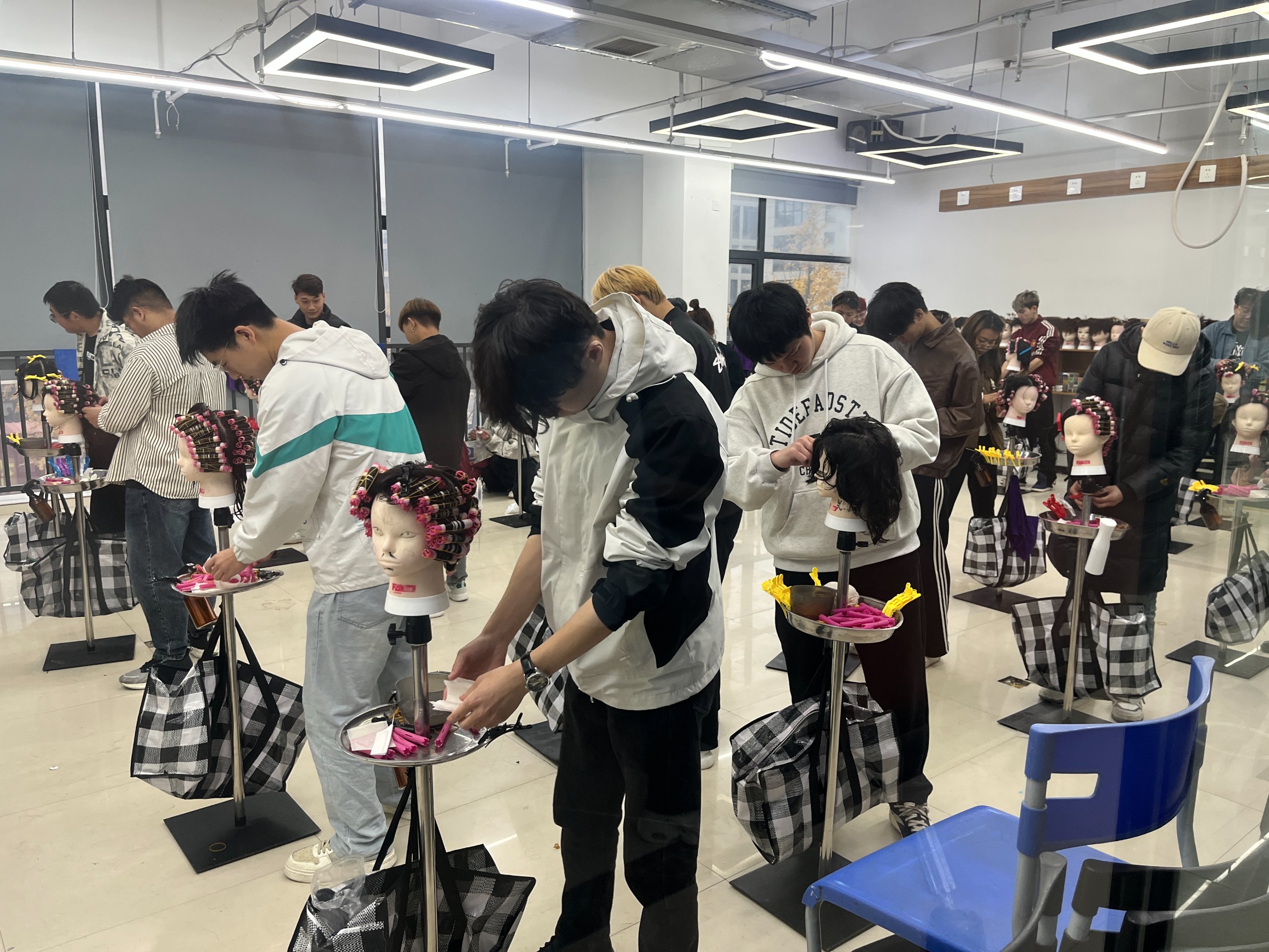 为什么越来越多发型师开始重视系统学习？美发行业正在发生什么变化