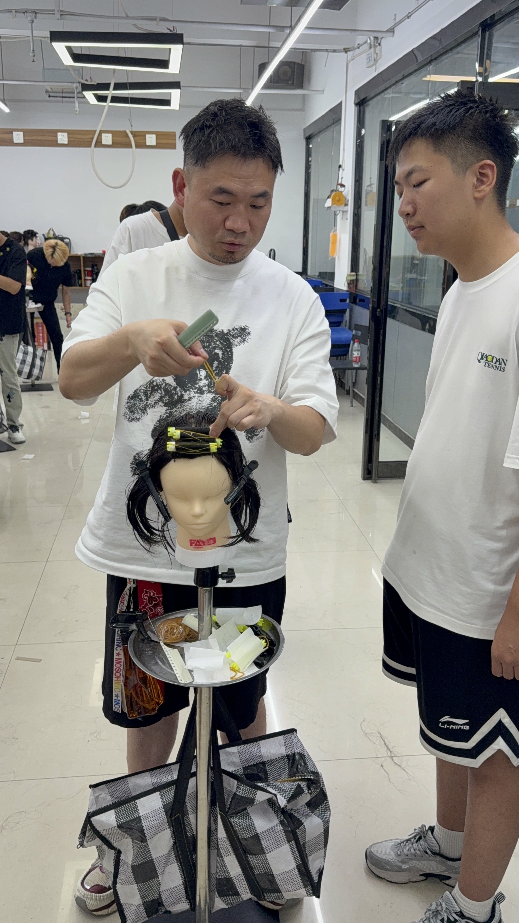 学美发有前途吗?现在年轻人为什么开始关注美发行业?