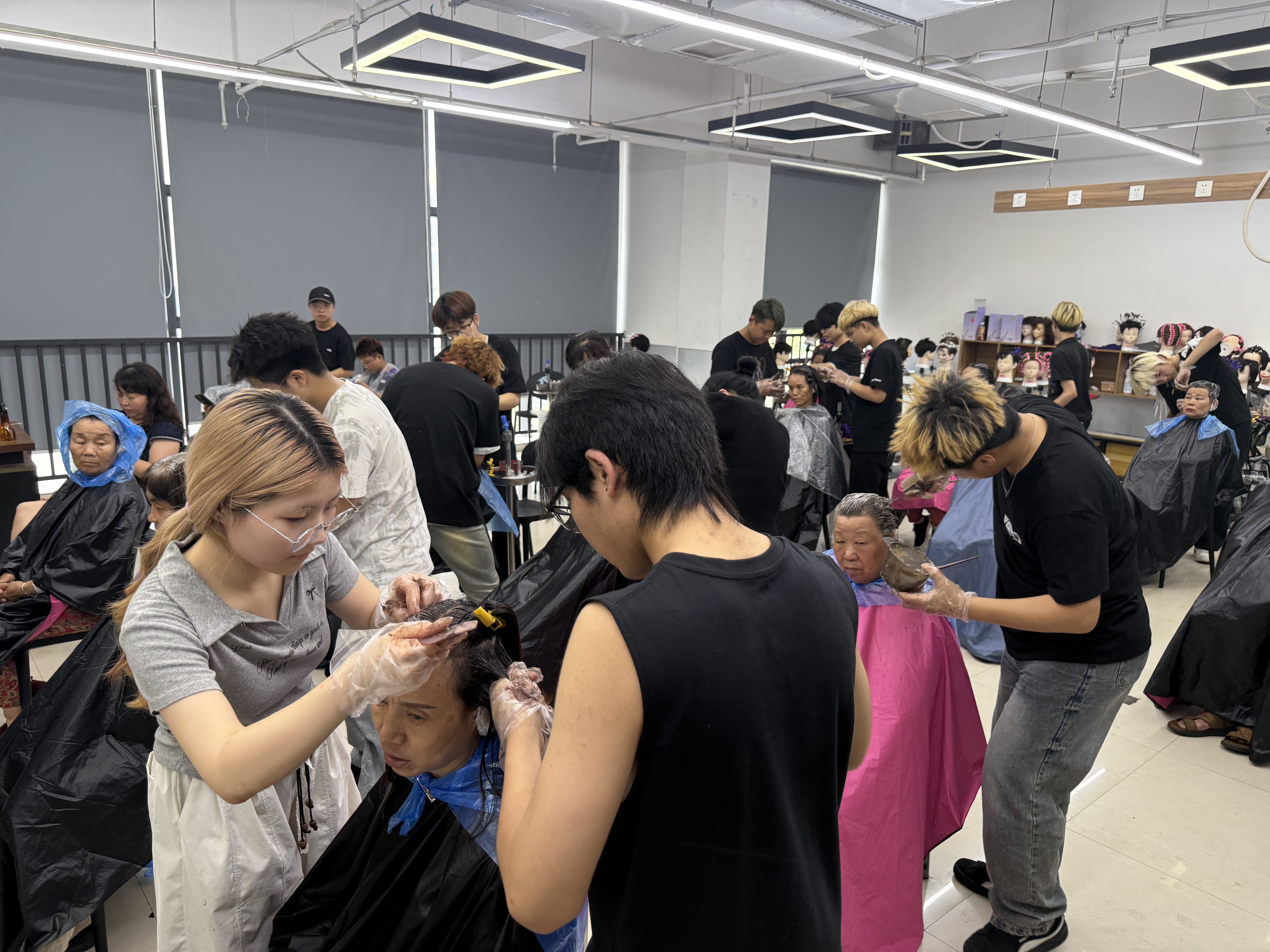 郑州富康美发学校学员烫染真人实操记录3