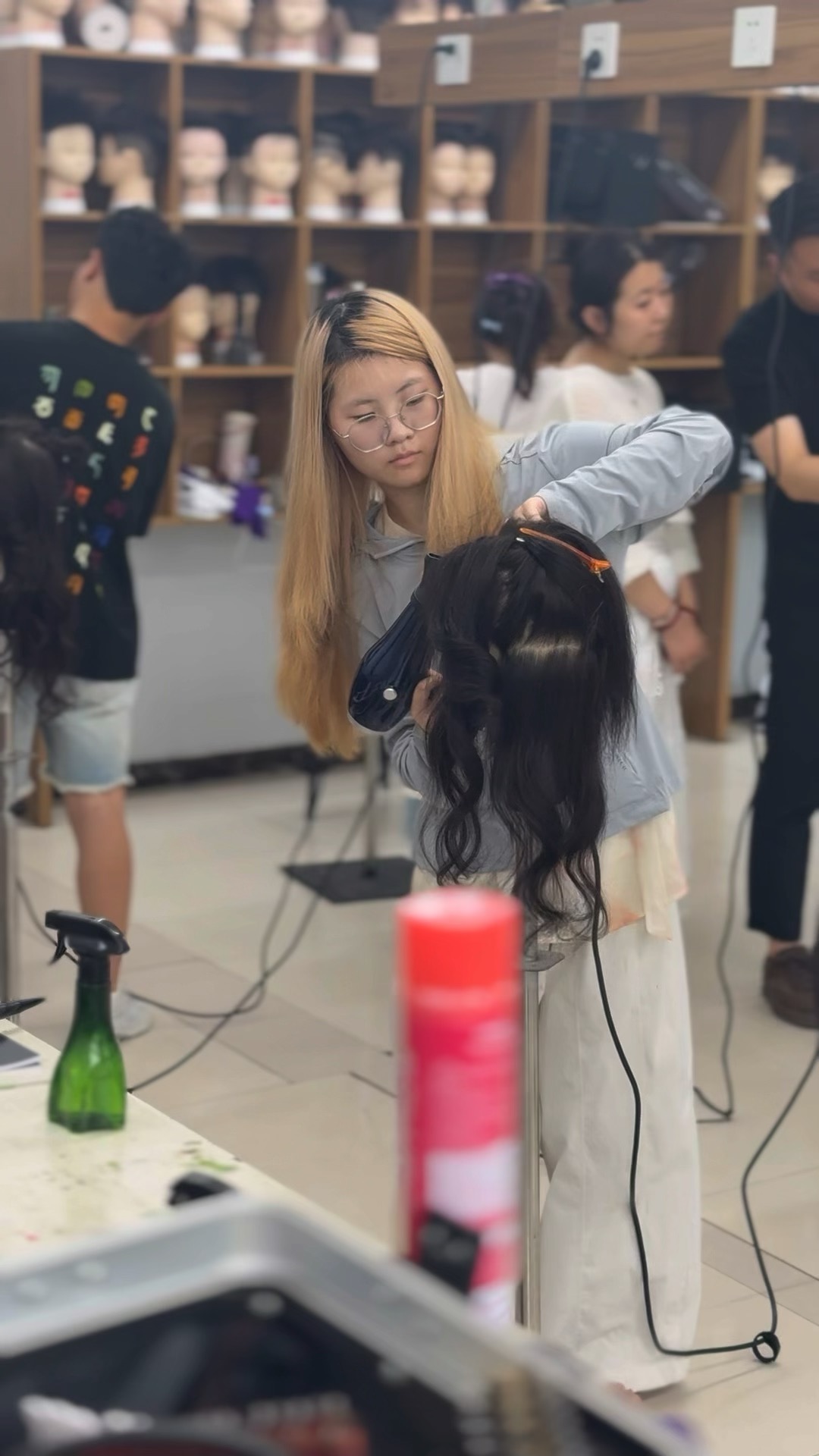 郑州富康美发学校学员烫染真人实操记录1