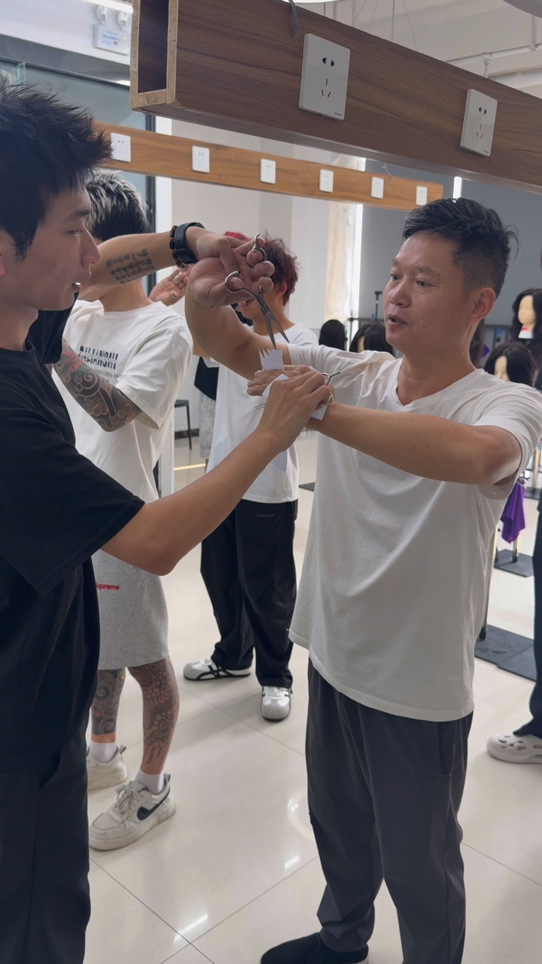 郑州富康美发学校学员剪发真人实操记录1