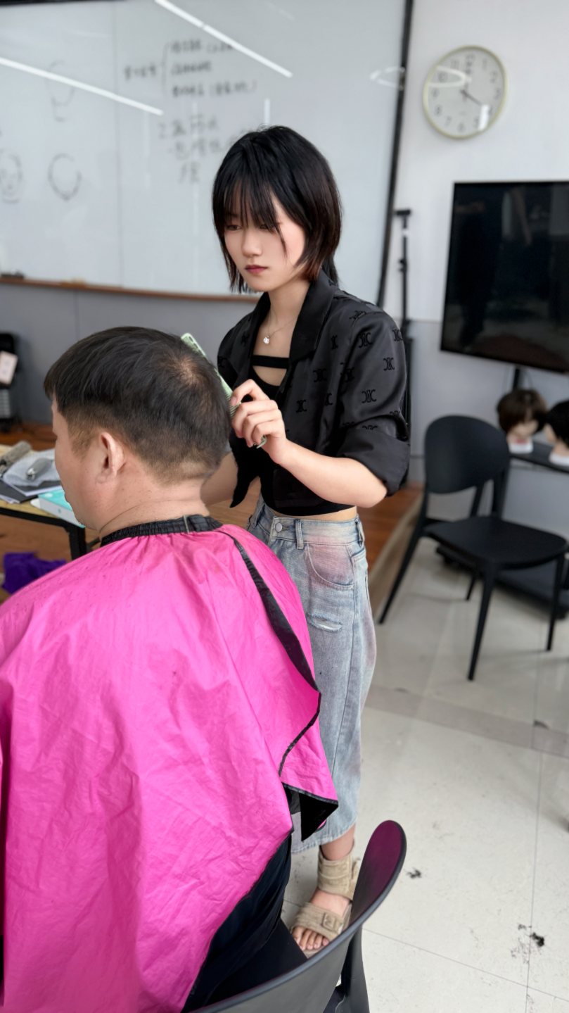 郑州富康美发学校学员烫染真人实操记录3 郑州富康美发学校学员烫染真人实操记录3