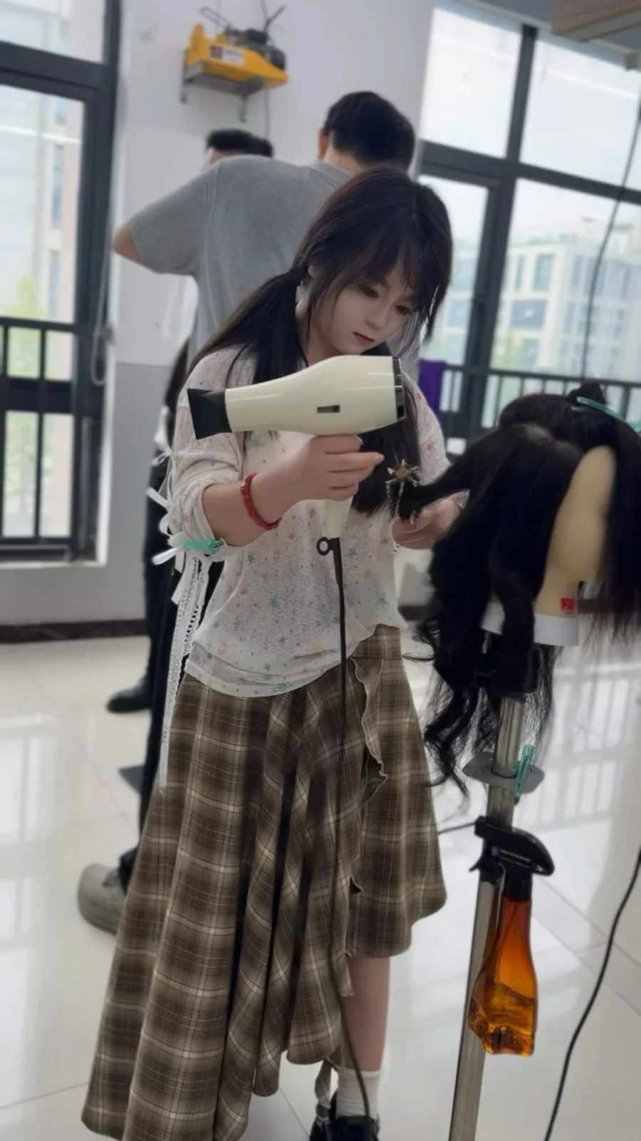 郑州富康美发学校学员剪发真人实操记录1