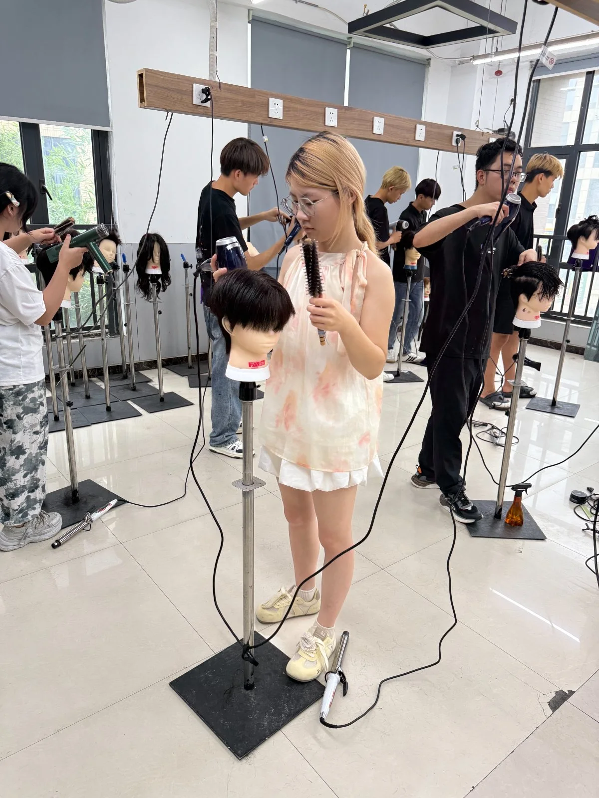 郑州富康美发学校学员剪发真人实操记录2