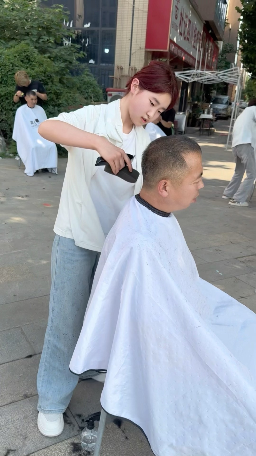 为什么现在很多发型师技术越来越好，却赚不到以前的钱？课堂图片