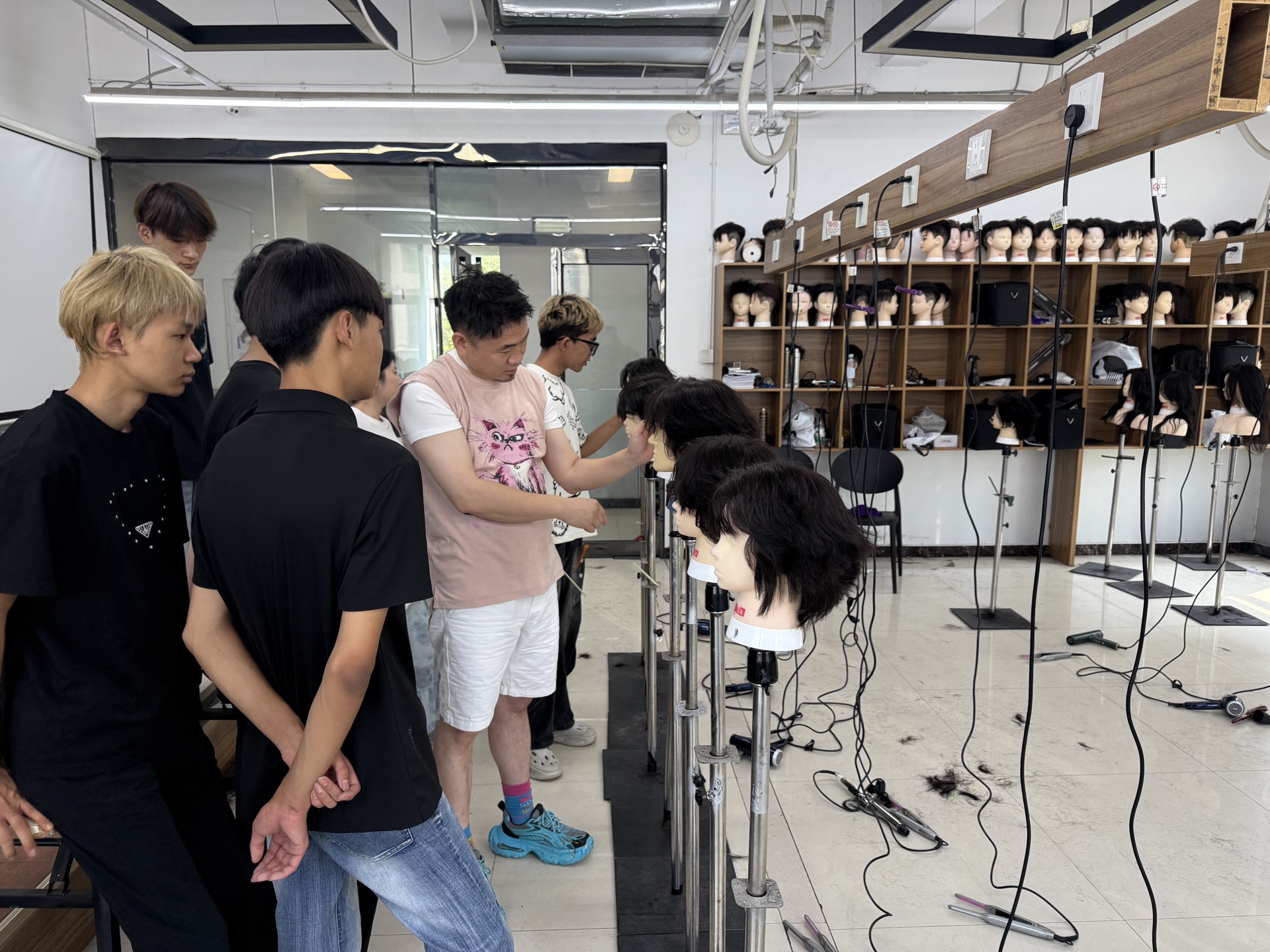 为什么有的发型师剪发几十元,有的几百元,剪发价格差距到底在哪里