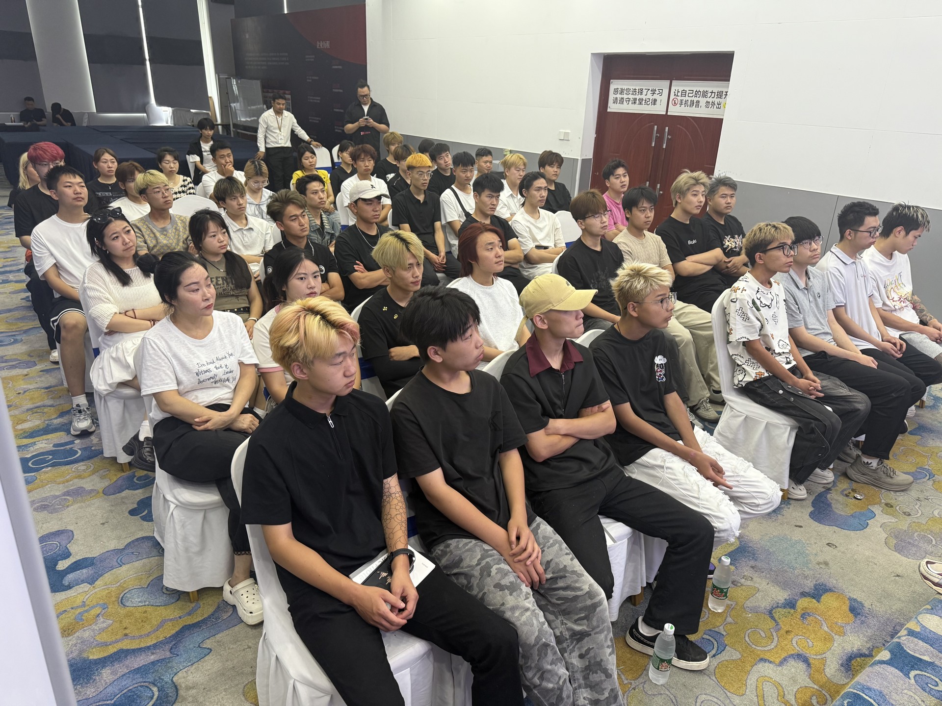 零基础学美发最容易忽略的不是技术,而是练习顺序