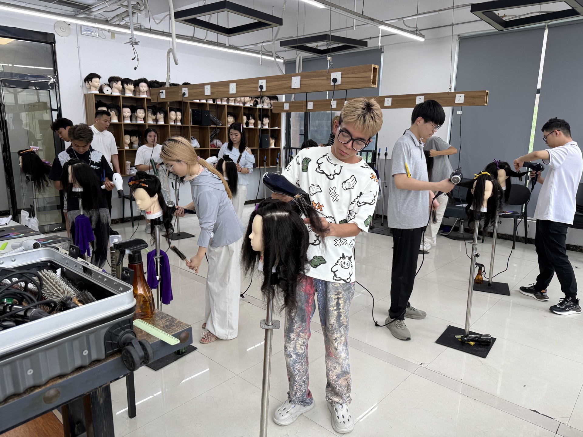 为什么有些学美发的人进步很快,有些人练很久还是不稳定