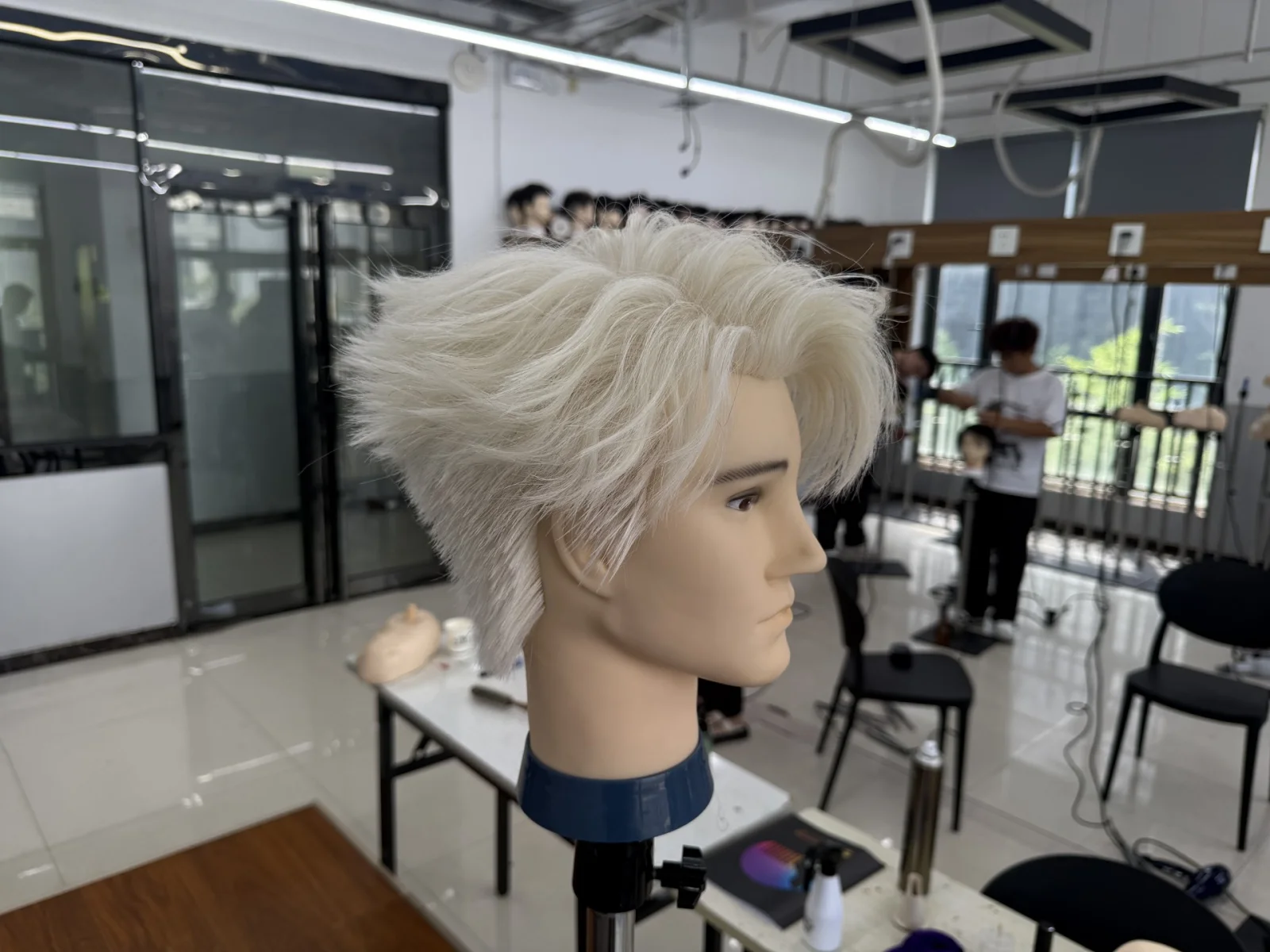 男发吹风造型