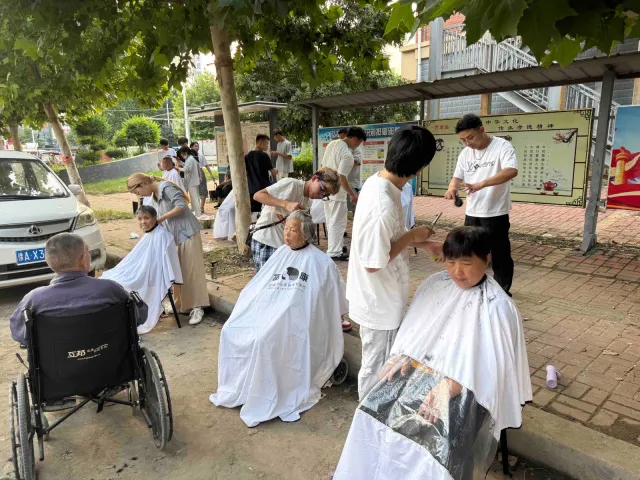 零基础美发学员真人实操剪发现场