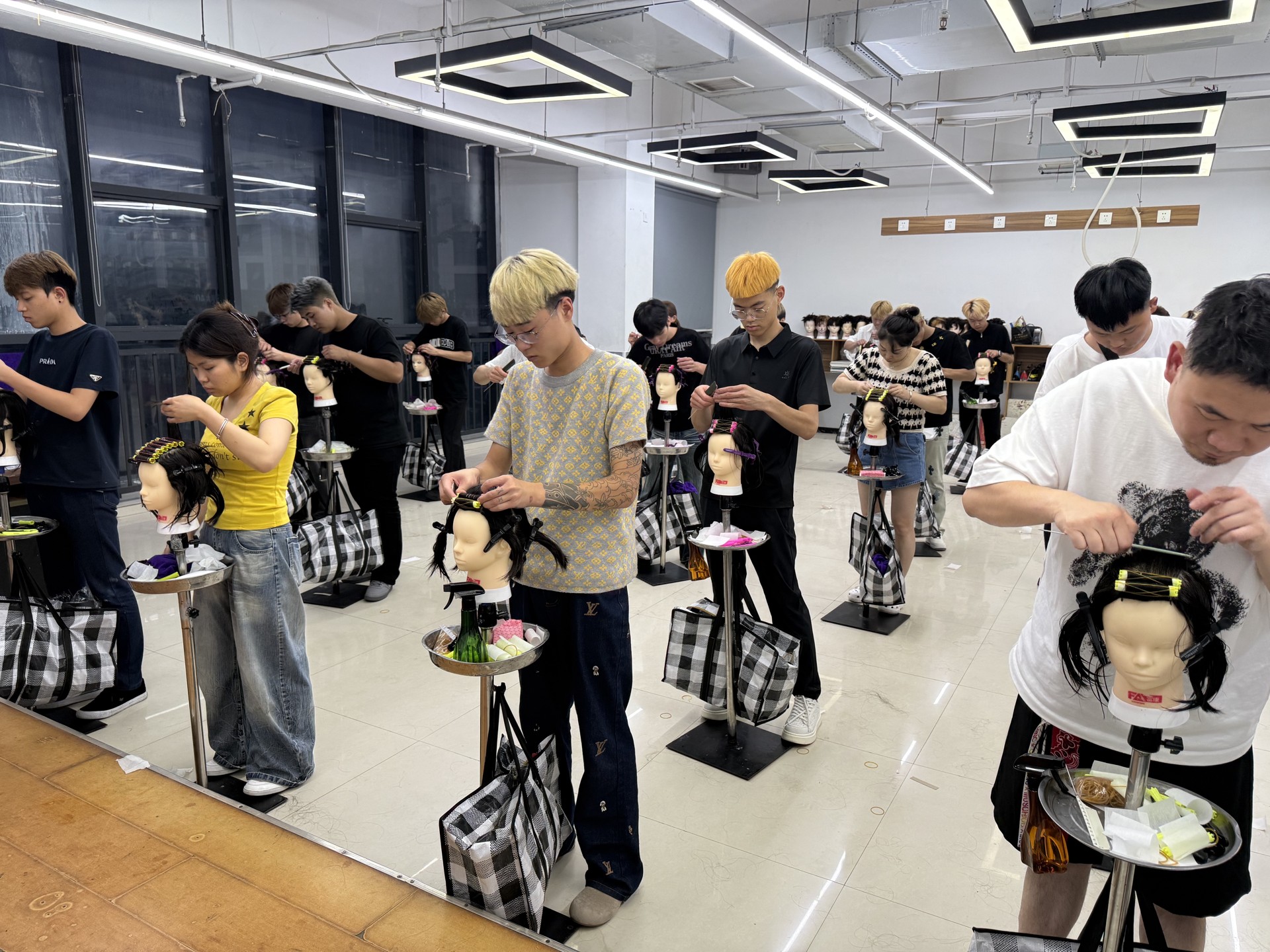郑州富康美发学校美发助理