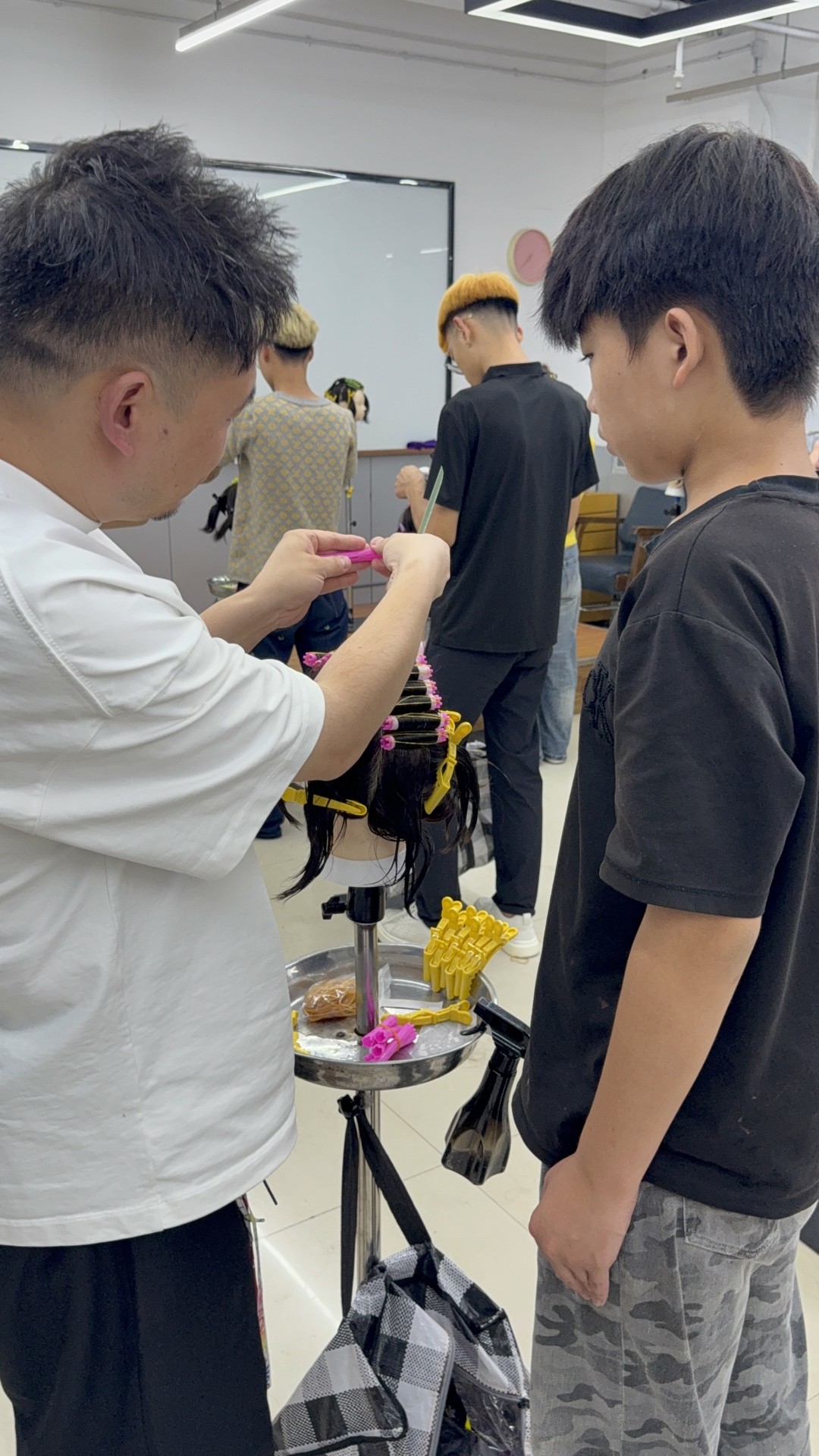 为什么美发店越来越不能只靠“老师傅带徒弟”课堂图片