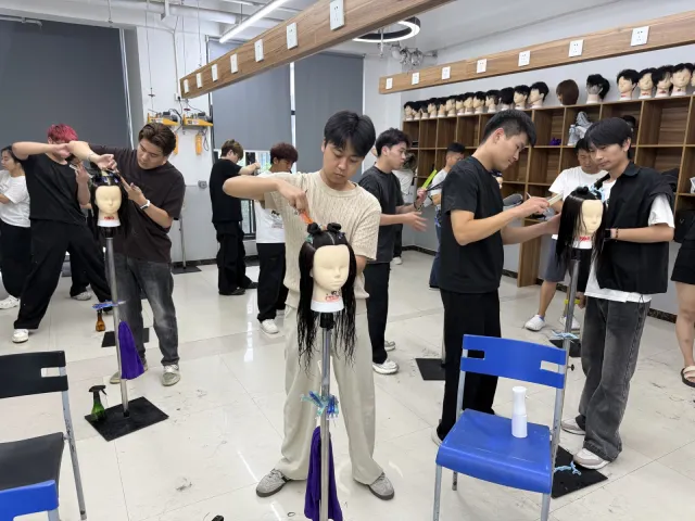 零基础学剪发真人实践现场