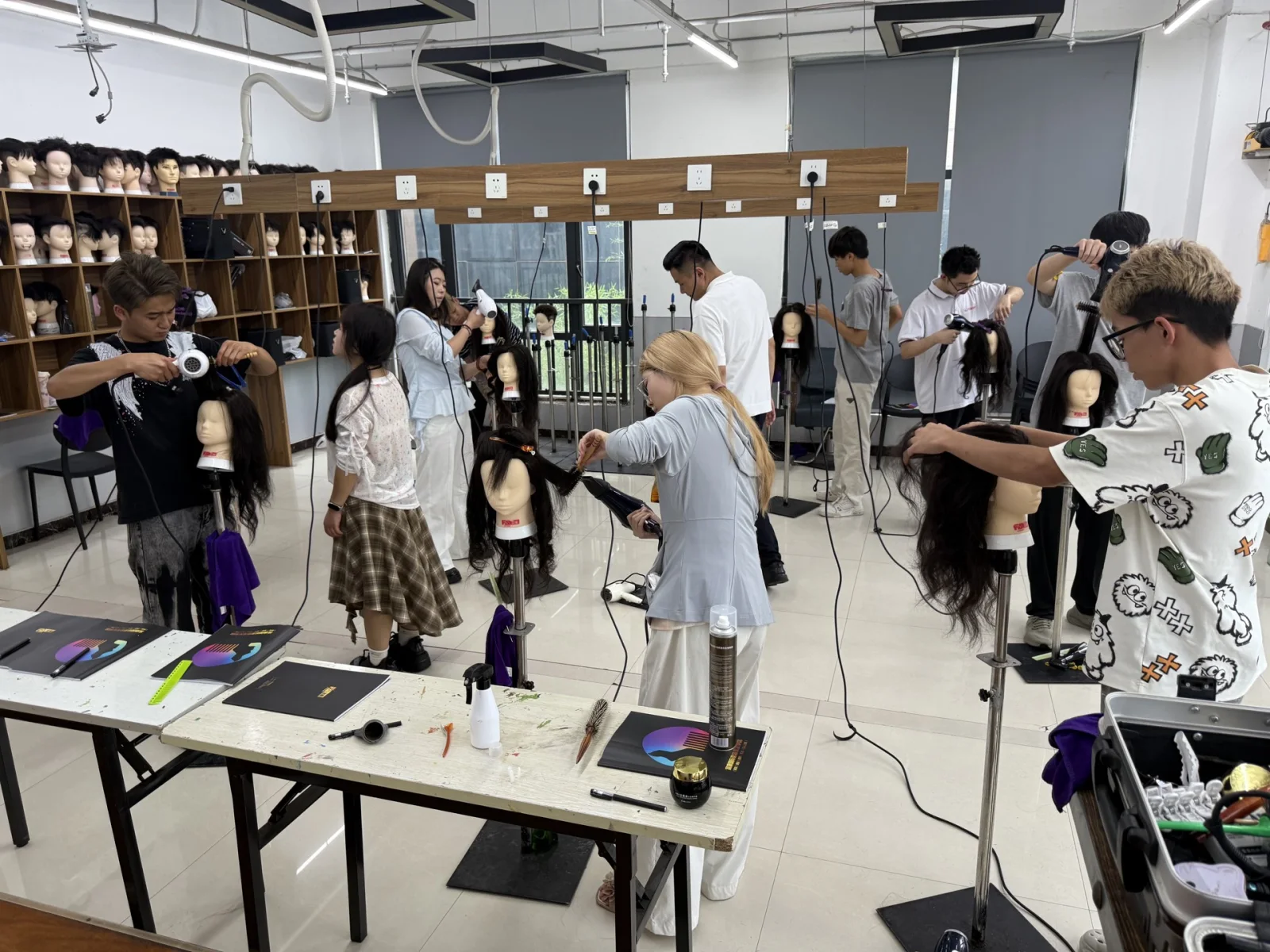 吹风造型教学现场 吹风造型教学现场