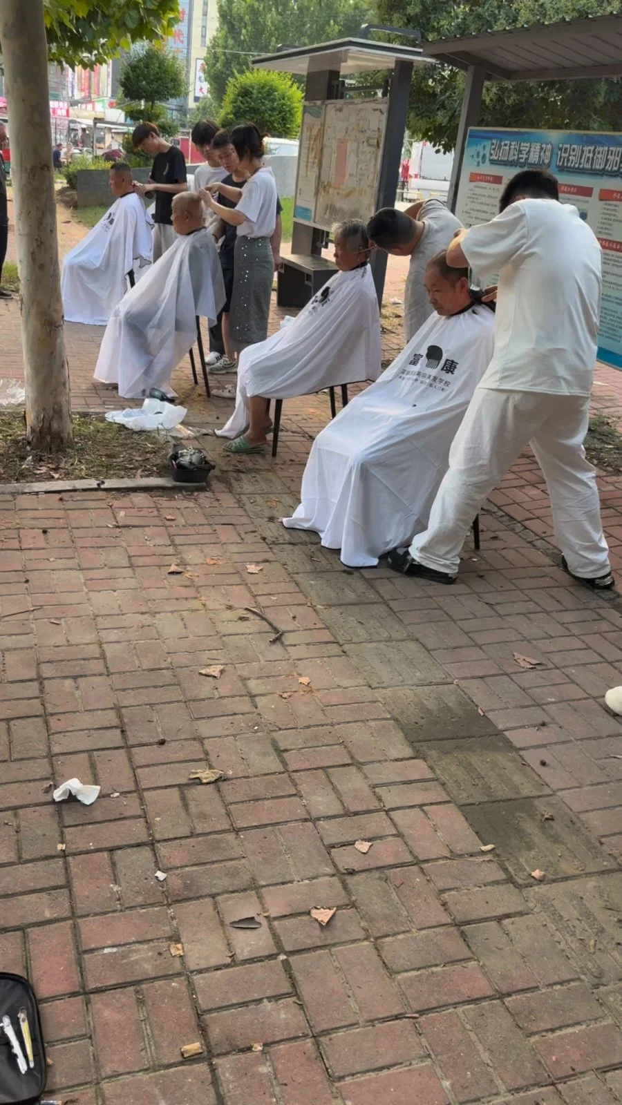郑州富康美发学校学员剪发真人实操现场
