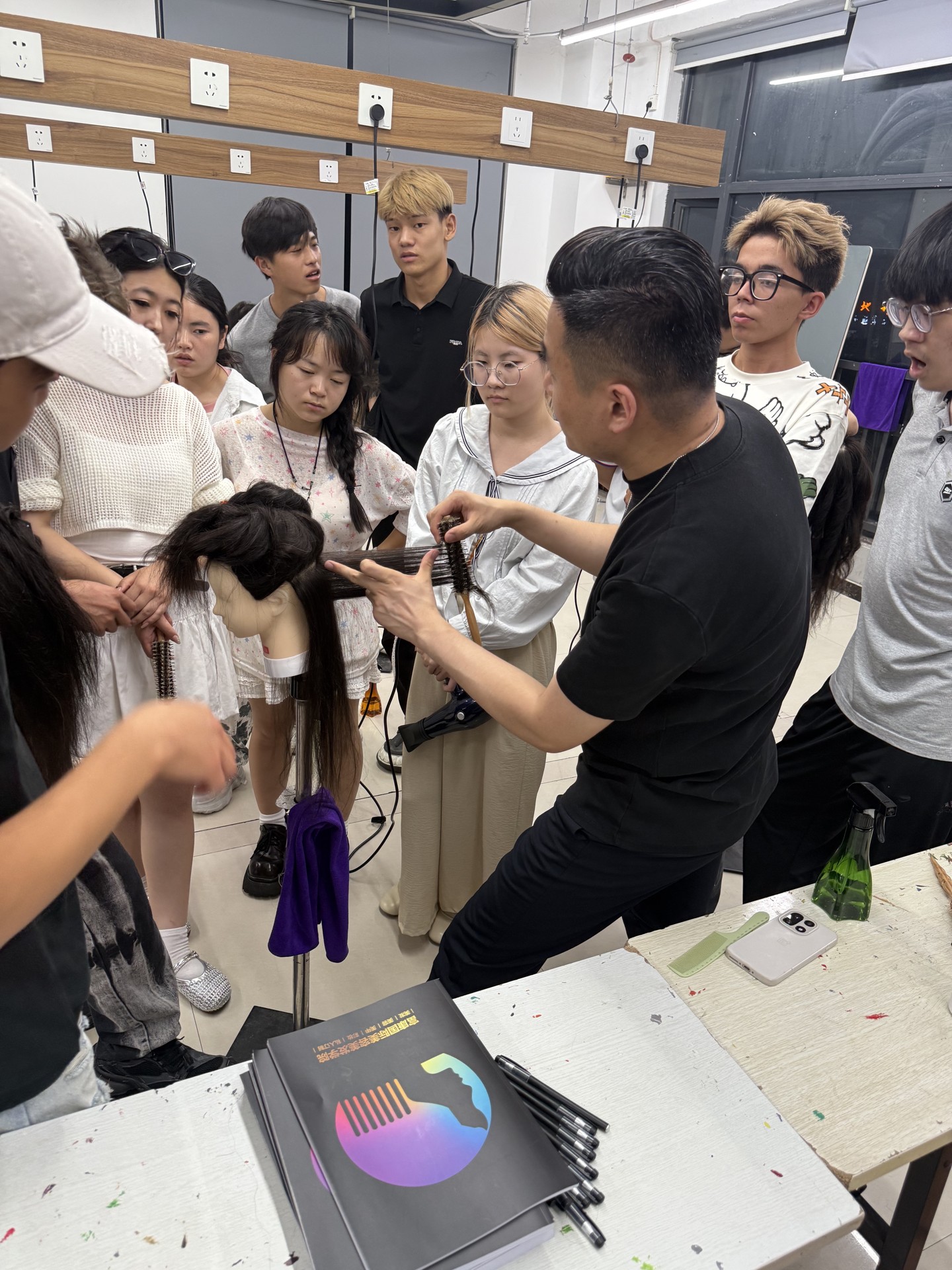 富康美发学校辅导学员
