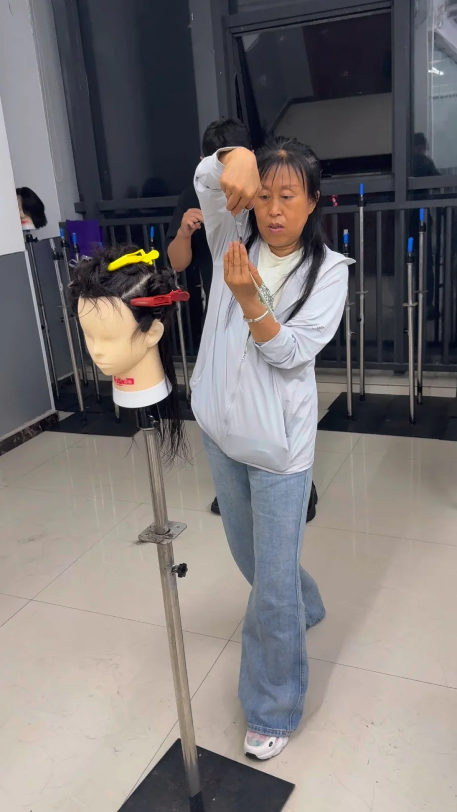 剪发班今日实操｜从头模训练到真人剪发