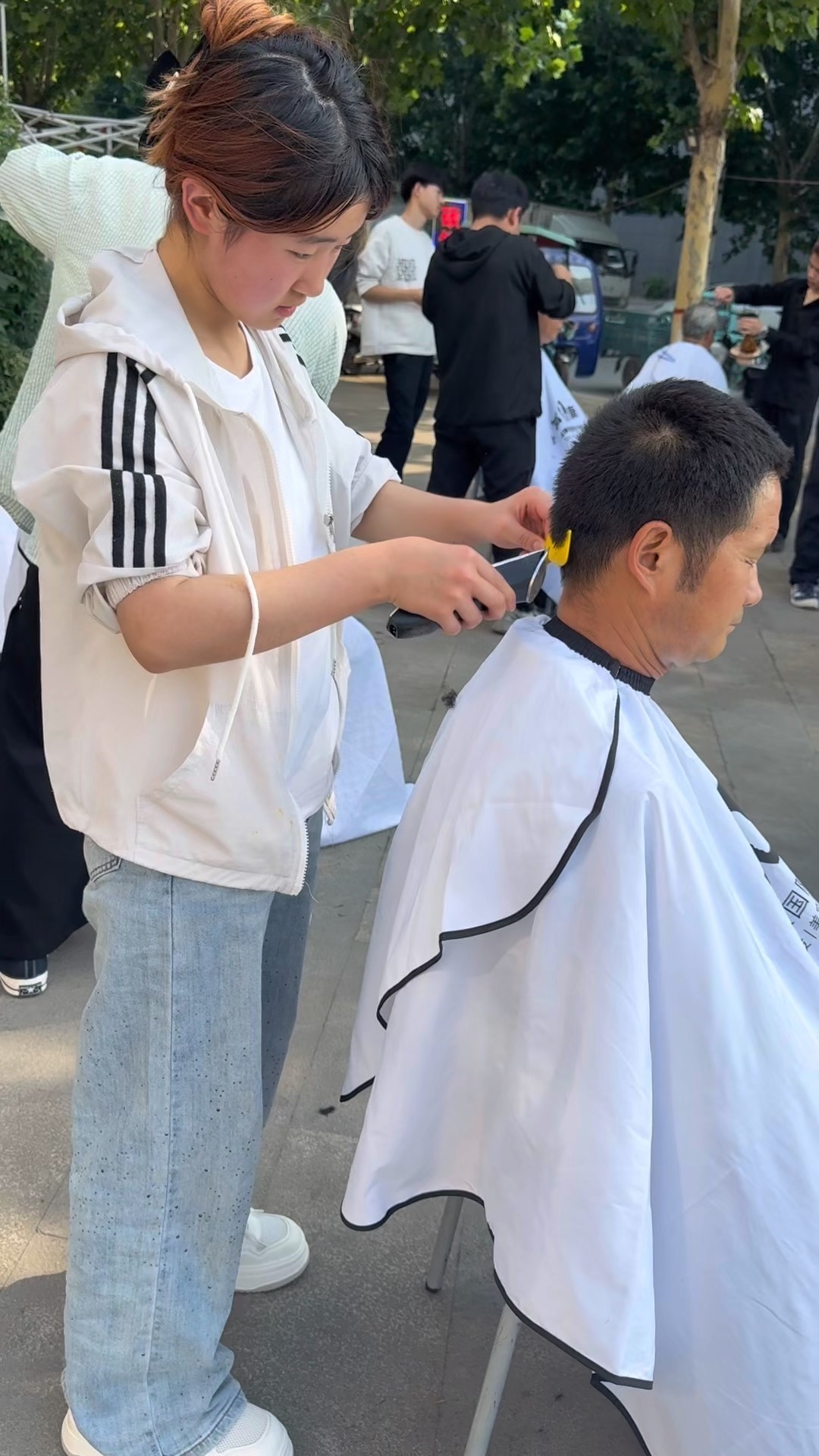 富康学校女学员学理发第五天