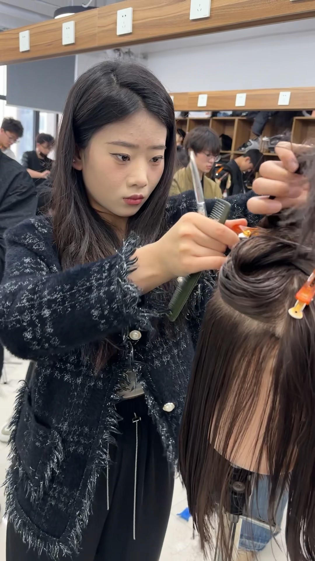 女生剪发型