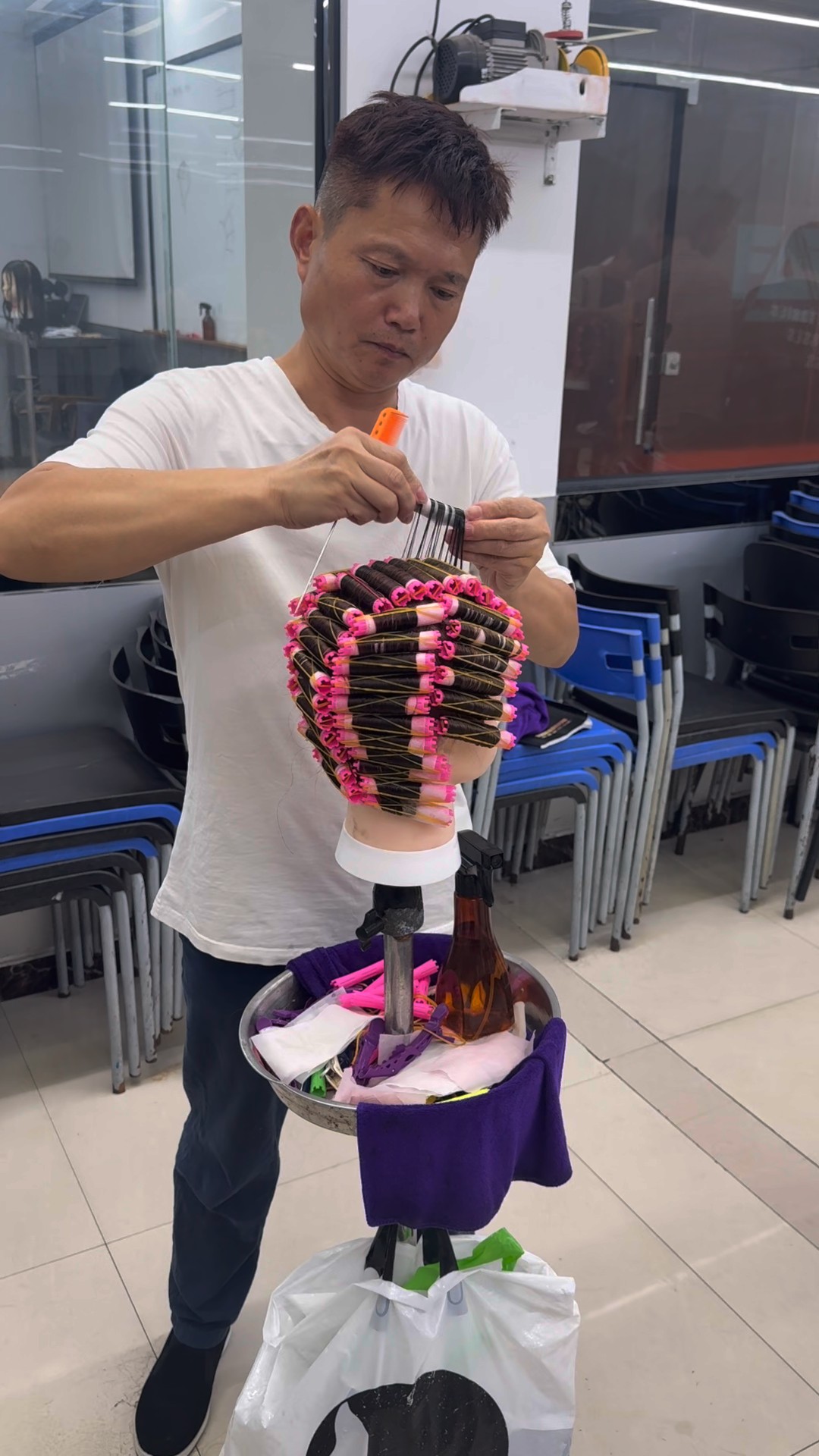 50岁大哥学美发第一天