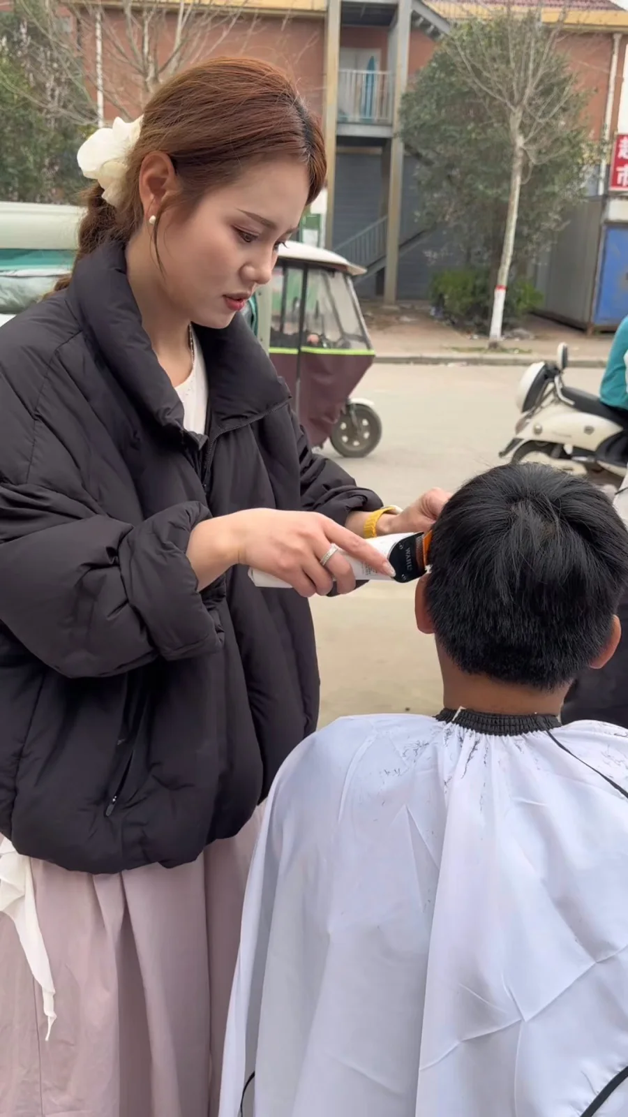 美女学员剪真人实践