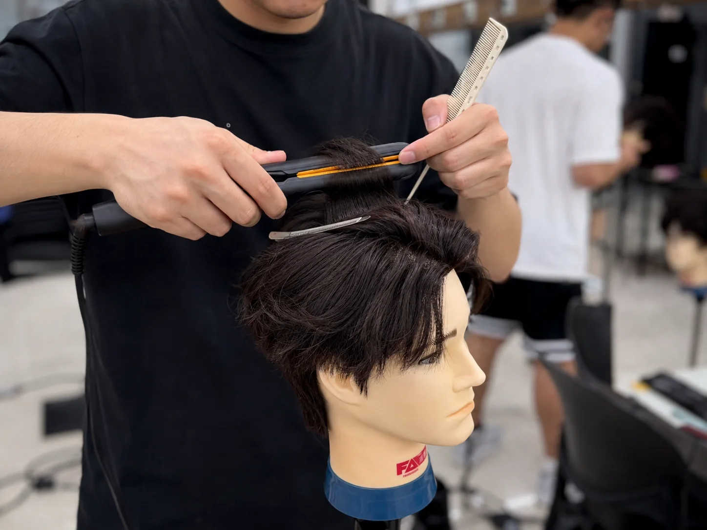 男士短发为什么越剪越炸？问题可能不在长度，而在重量和连接课堂图片
