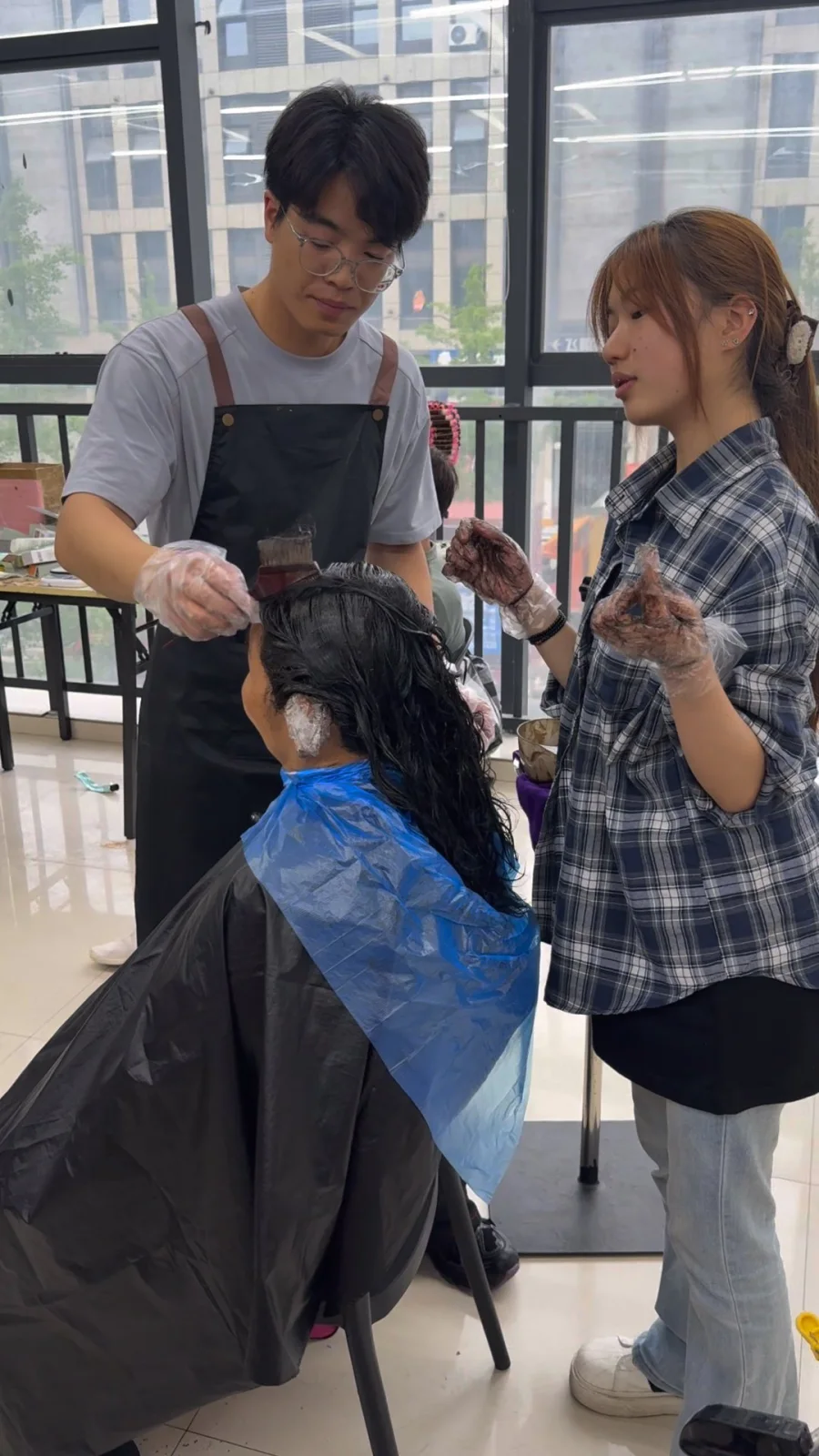 染发现场