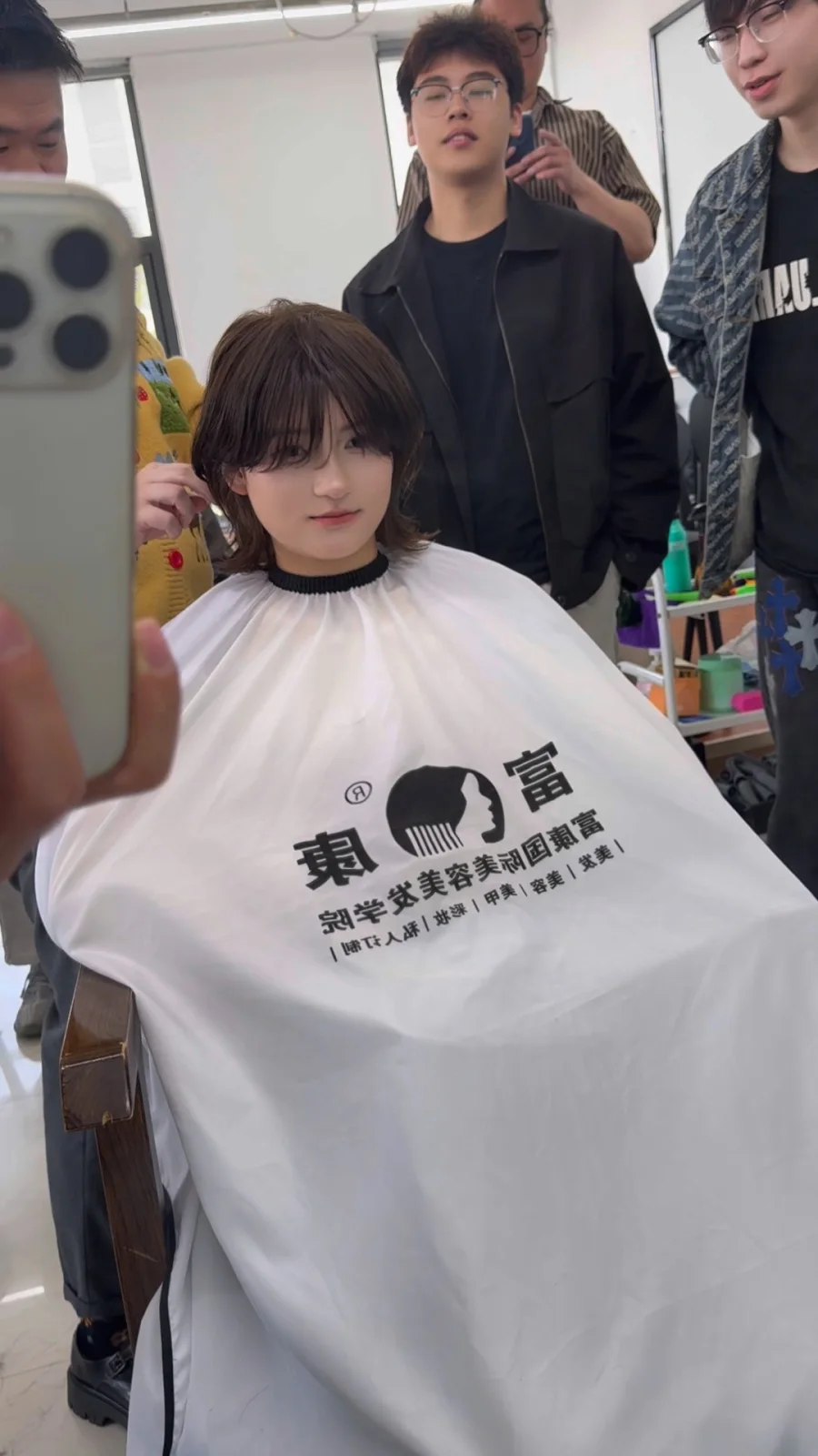 烫完了准备拆围布