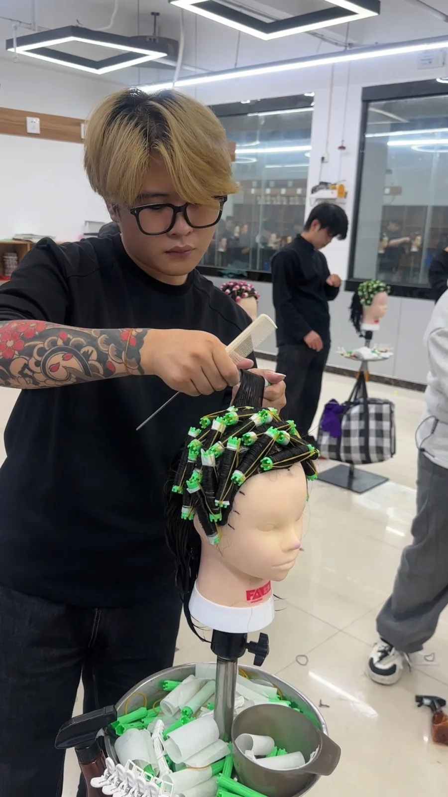 美发学员练习卷杠子