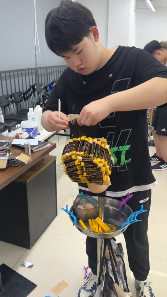 富康烫染班标准杠比赛