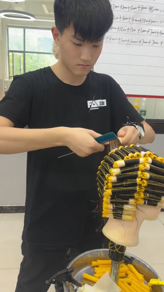 富康烫染班标准杠比赛