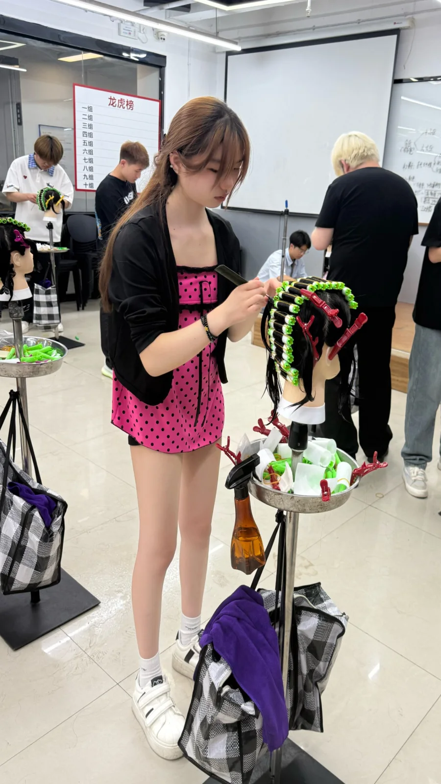 郑州富康美发学校怎么样？从课程、实操和学习方式说清楚课堂图片