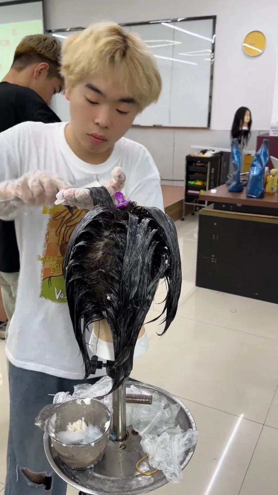 染发涂抹为什么一定要分区分片 发片太厚会出现什么问题