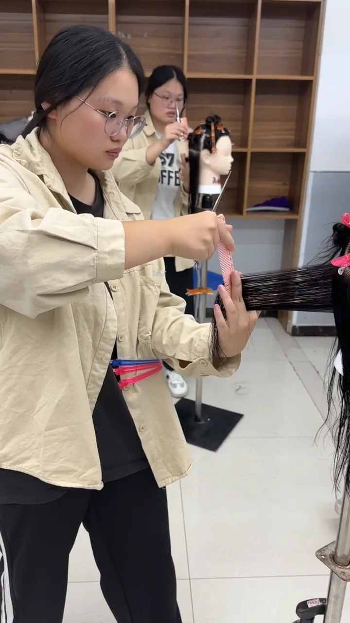 剪发基本功训练