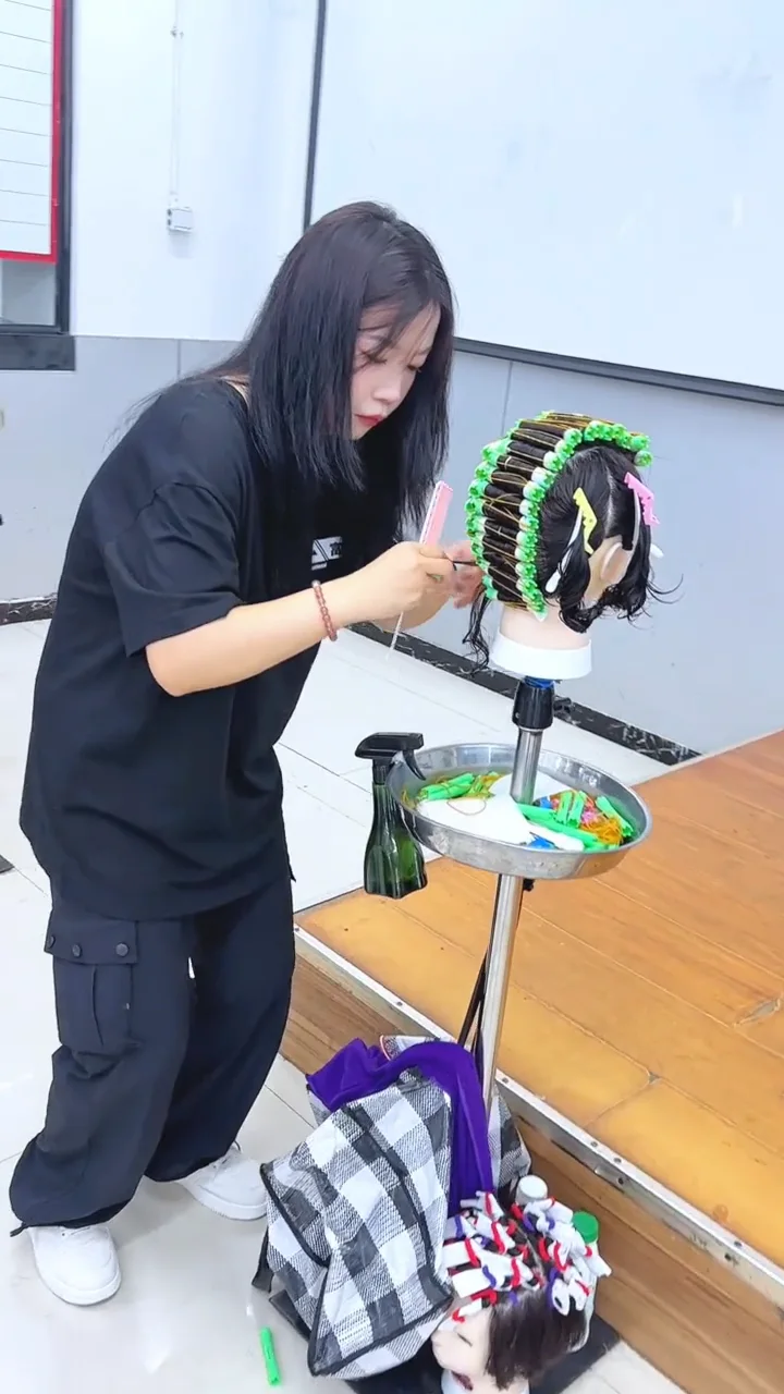 烫染师比赛开始