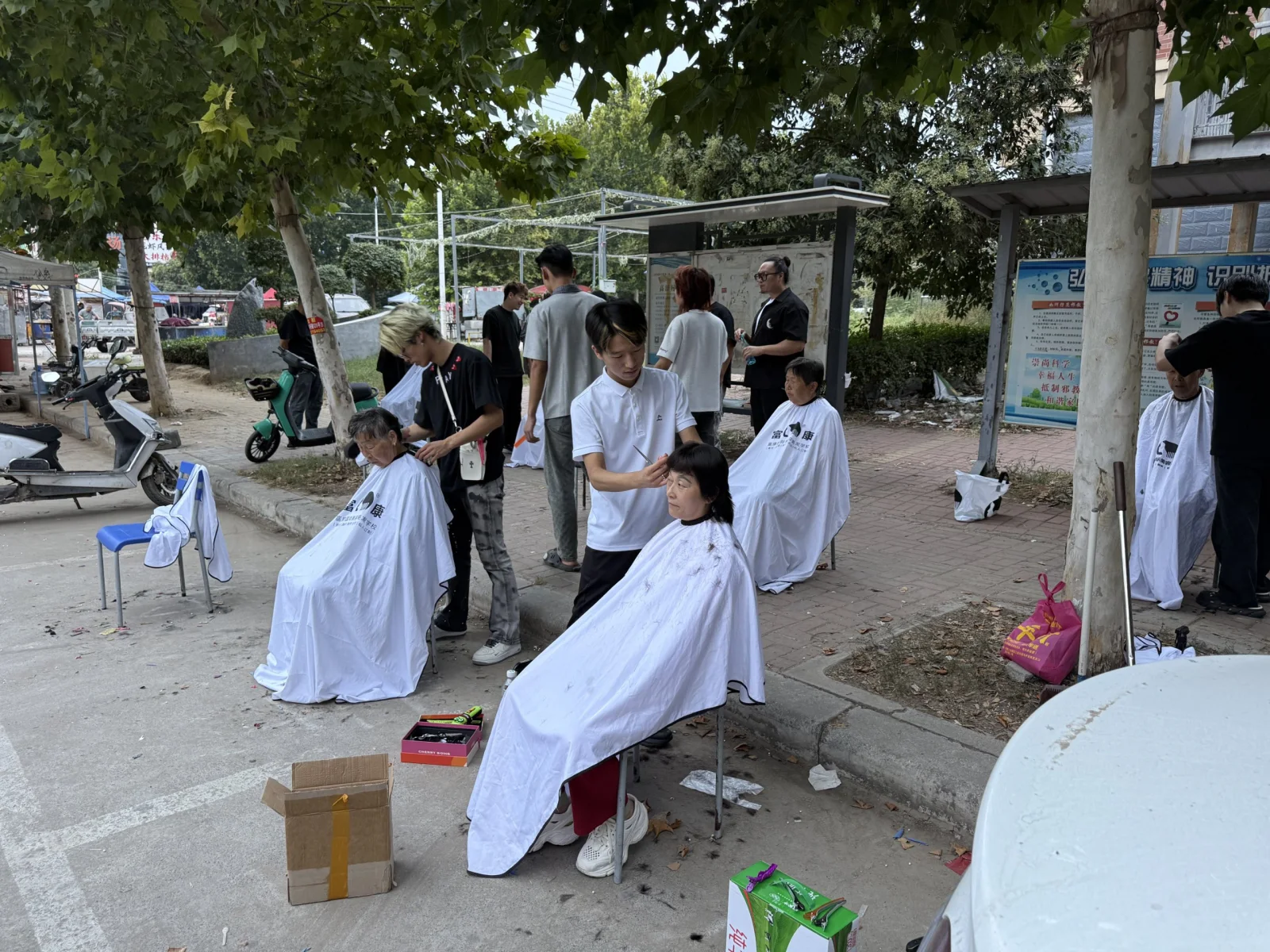 学美发三个月出来能直接做发型师吗?先把“学会”和“能独立做顾客”分清楚课堂图片