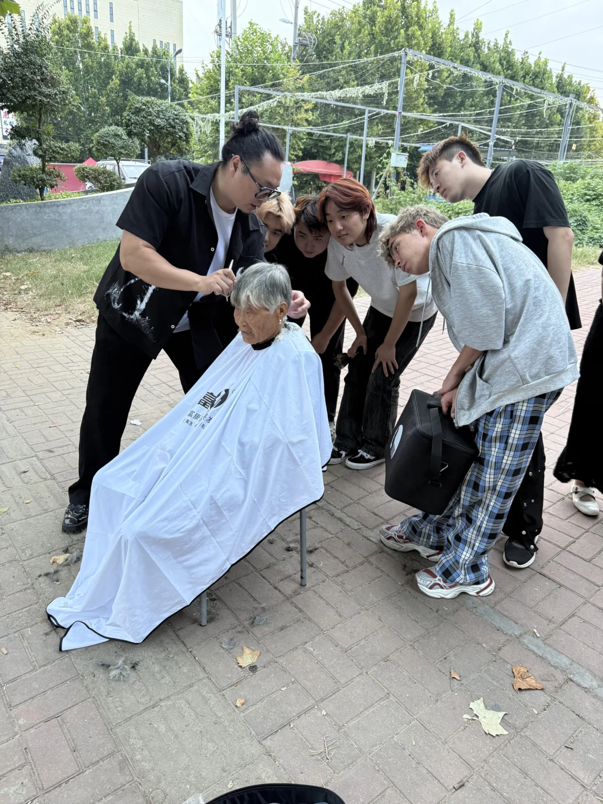学美发三个月出来能直接做发型师吗?先把“学会”和“能独立做顾客”分清楚课堂图片