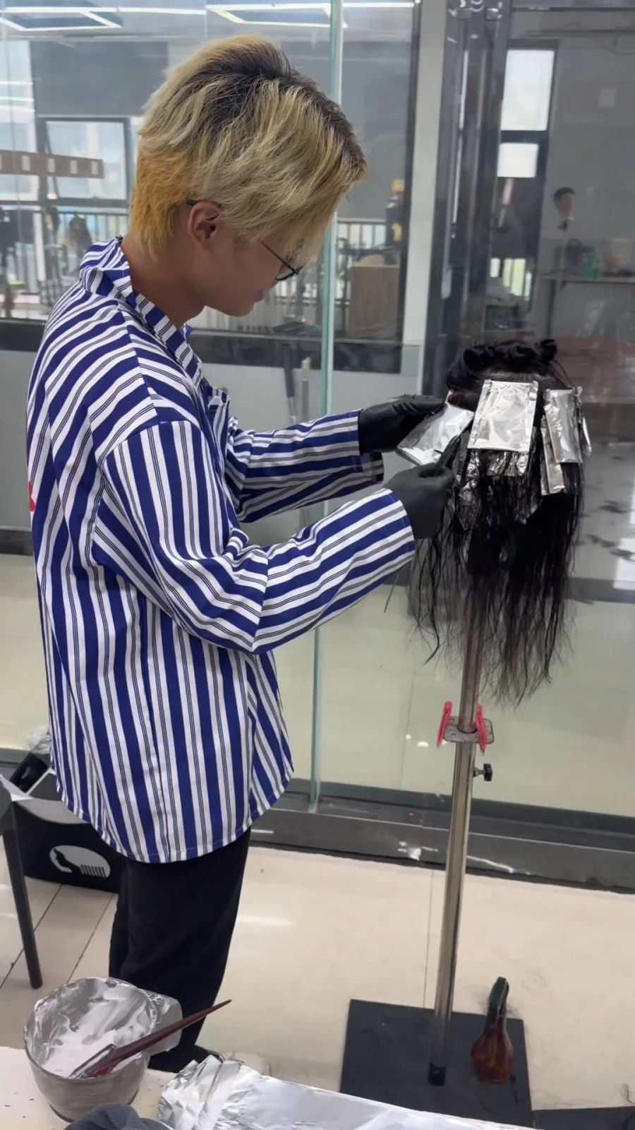 学员练习挑染手法