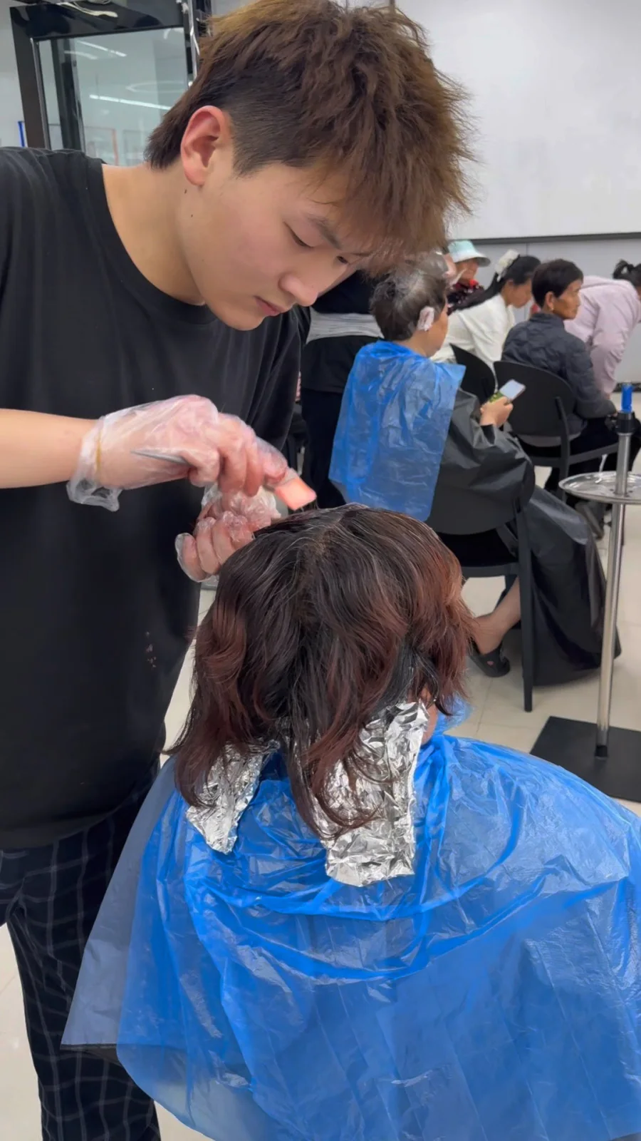 学染发第四天开始染发
