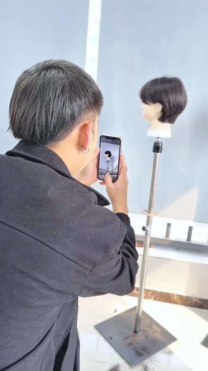 学员拍摄自己的发型作品 学员拍摄自己的发型作品